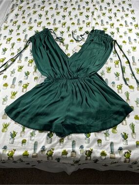 Free People One Piece Deep V Romper/Shorts Pockets NWT Size Medium Palm Leaf